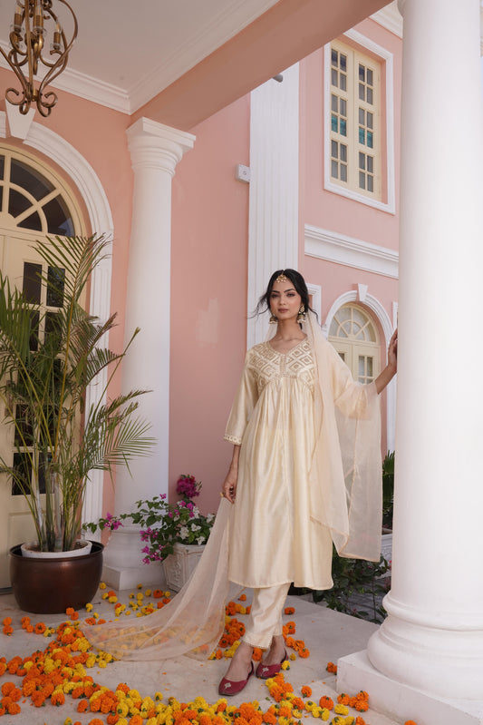 Falak Off white Kurta Set with Dupatta